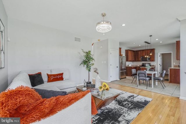 4 HARVEST LN, Pemberton, NJ 08068