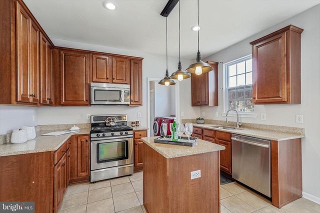 4 HARVEST LN, Pemberton, NJ 08068