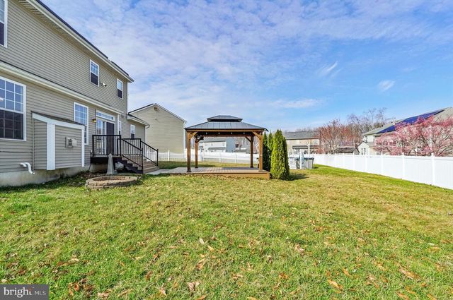 4 HARVEST LN, Pemberton, NJ 08068