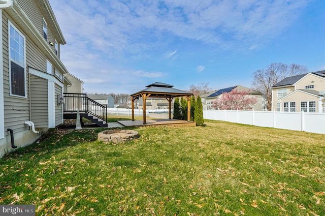 4 HARVEST LN, Pemberton, NJ 08068