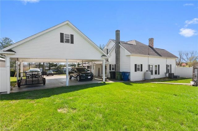 1430 Forrest Drive, Mount Airy, NC 27030