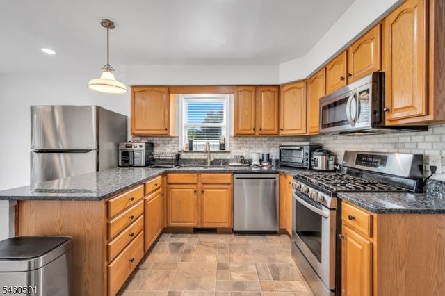 605 Corliss Ave, Phillipsburg Town, NJ 08865