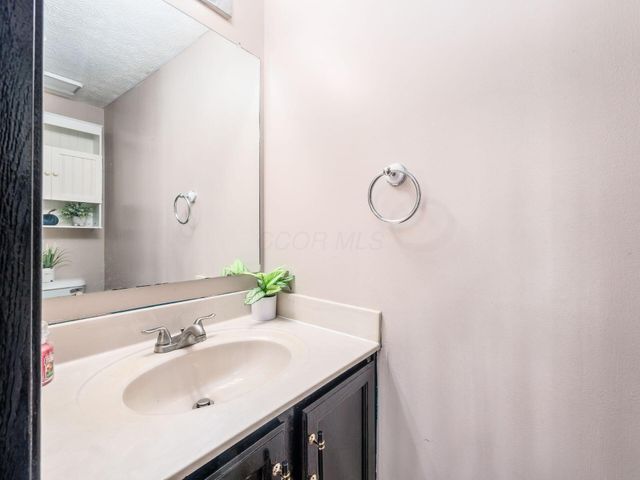 6363 Chelsea Glen Drive, Canal Winchester, OH 43110