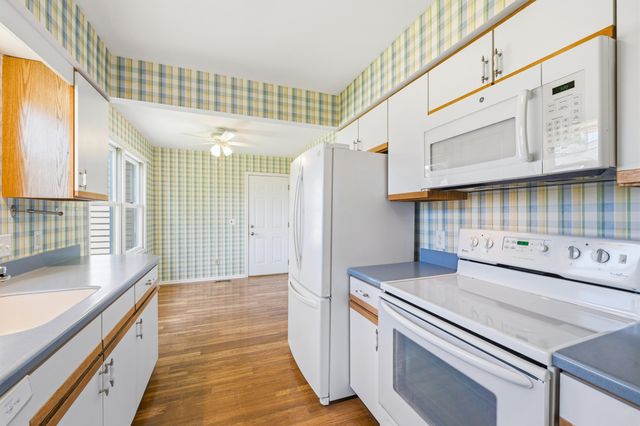 7600 Woodbridge Lane, Portage City, MI 49024