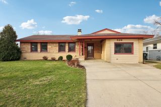 529 Ridgewood Road, Elk Grove Village, IL 60007