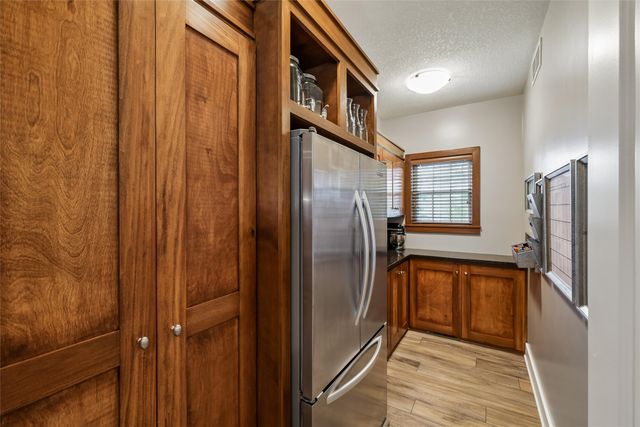 16447 Buena Vista Drive, Clive, IA 50325