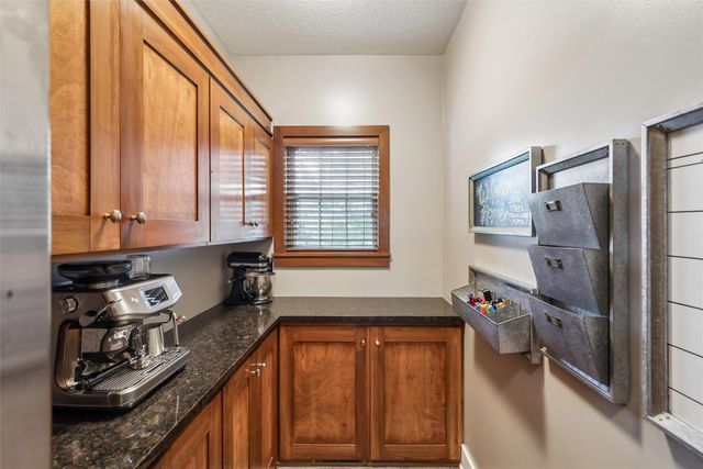 16447 Buena Vista Drive, Clive, IA 50325