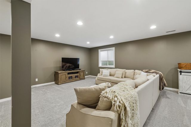 16447 Buena Vista Drive, Clive, IA 50325