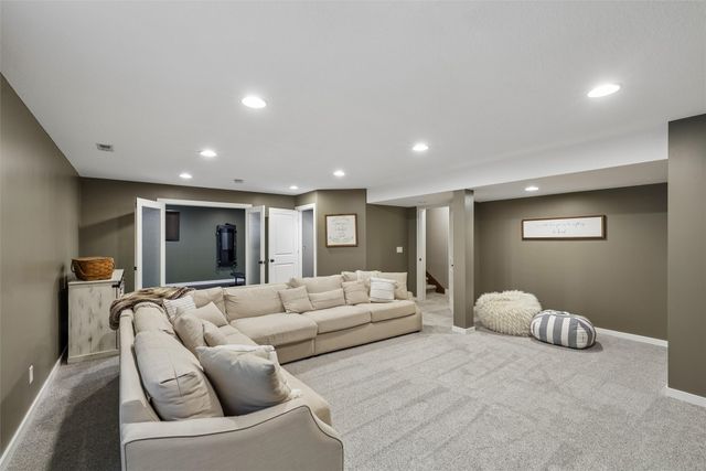 16447 Buena Vista Drive, Clive, IA 50325