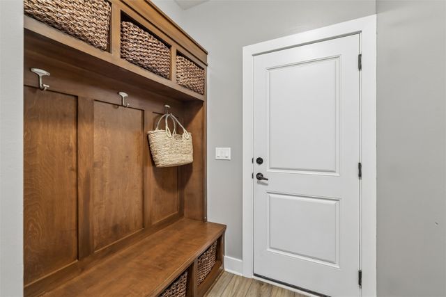 16447 Buena Vista Drive, Clive, IA 50325
