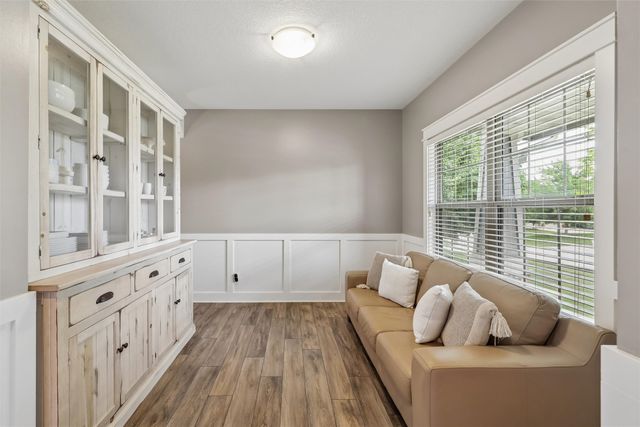 16447 Buena Vista Drive, Clive, IA 50325