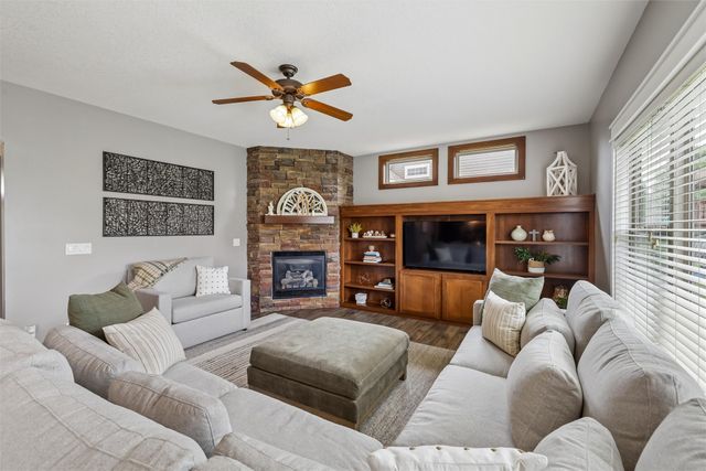 16447 Buena Vista Drive, Clive, IA 50325