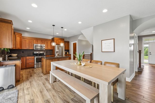 16447 Buena Vista Drive, Clive, IA 50325