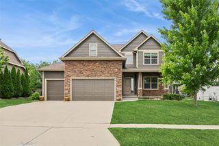 16447 Buena Vista Drive, Clive, IA 50325