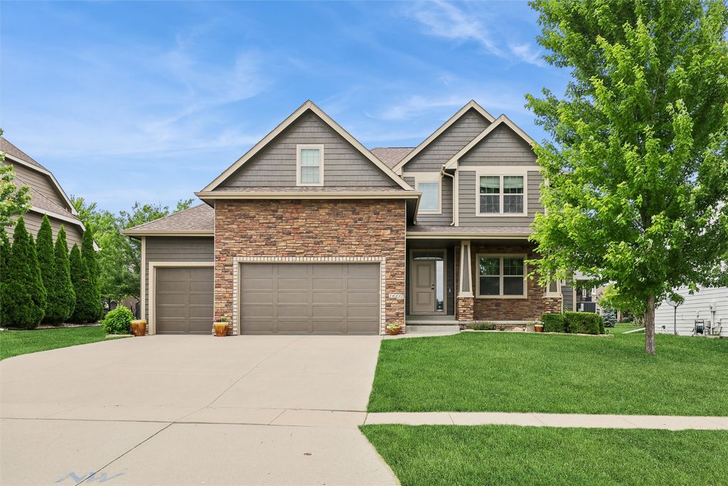 16447 Buena Vista Drive, Clive, IA 50325