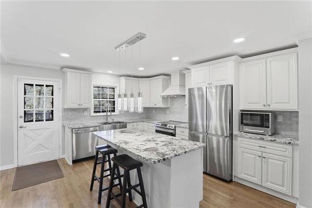 2037 Stoneleigh Drive, Stone Mountain, GA 30087