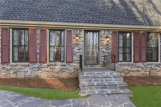 2037 Stoneleigh Drive, Stone Mountain, GA 30087