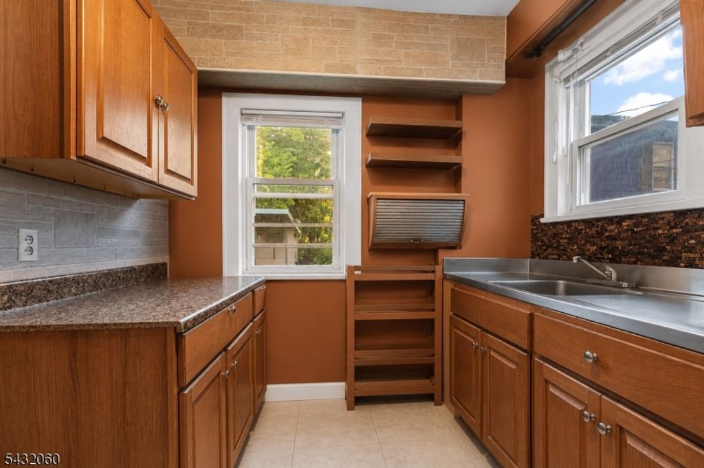 489 N Clinton St, East Orange City, NJ 07017 — photo 2