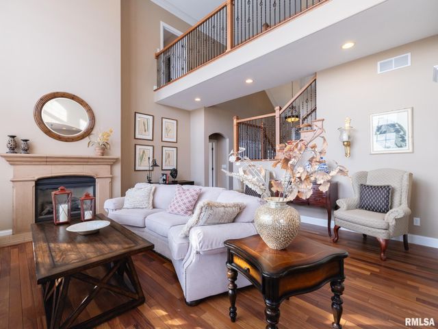 2422 W AUGUSTA Drive, Dunlap, IL 61525