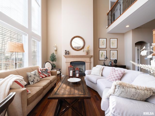 2422 W AUGUSTA Drive, Dunlap, IL 61525