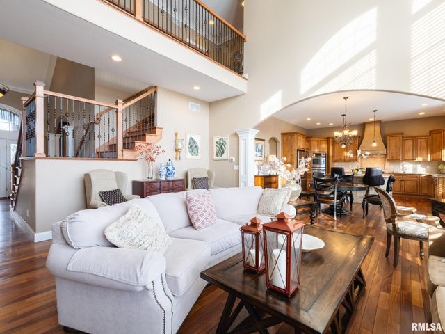 2422 W AUGUSTA Drive, Dunlap, IL 61525