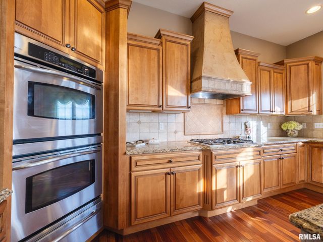 2422 W AUGUSTA Drive, Dunlap, IL 61525