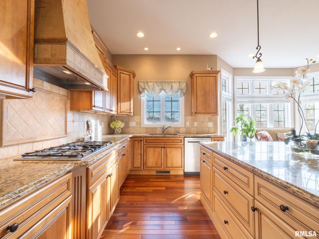 2422 W AUGUSTA Drive, Dunlap, IL 61525