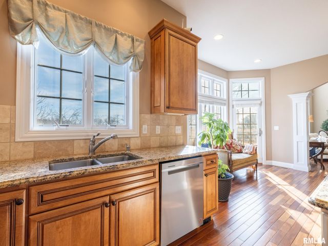 2422 W AUGUSTA Drive, Dunlap, IL 61525