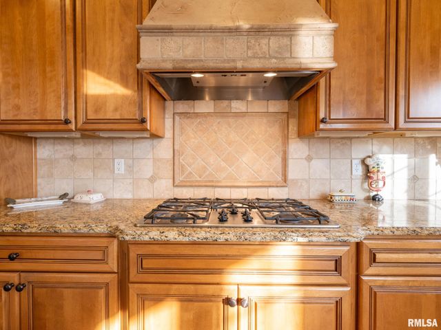 2422 W AUGUSTA Drive, Dunlap, IL 61525