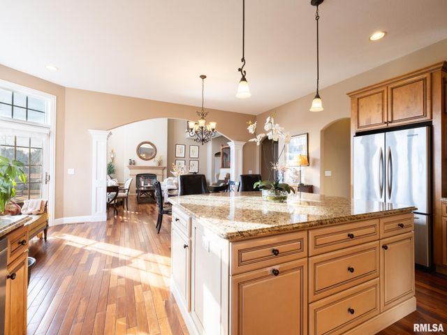 2422 W AUGUSTA Drive, Dunlap, IL 61525