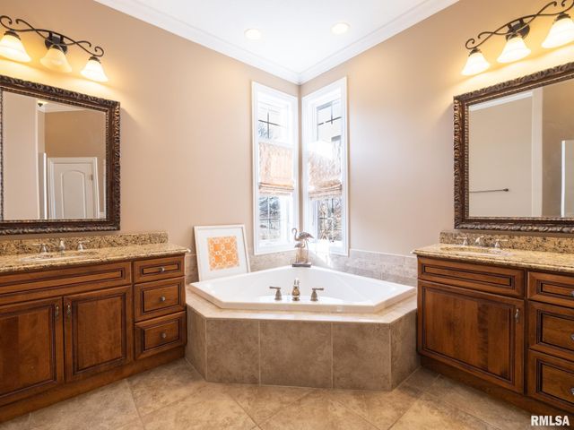 2422 W AUGUSTA Drive, Dunlap, IL 61525