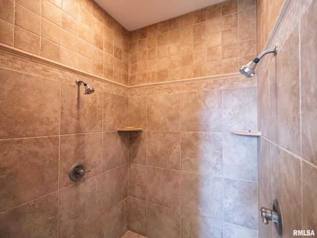 2422 W AUGUSTA Drive, Dunlap, IL 61525