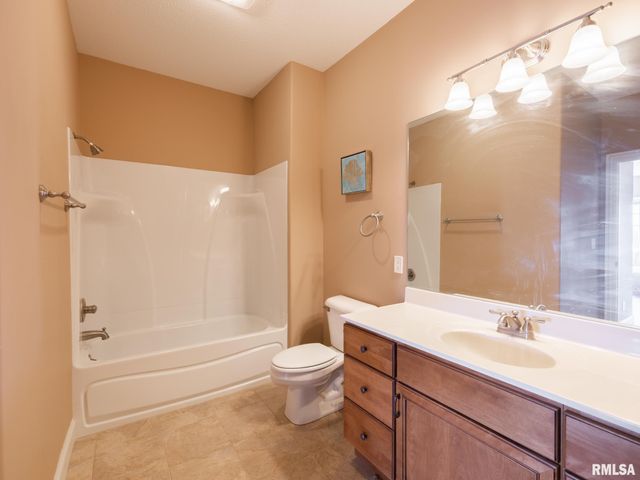 2422 W AUGUSTA Drive, Dunlap, IL 61525