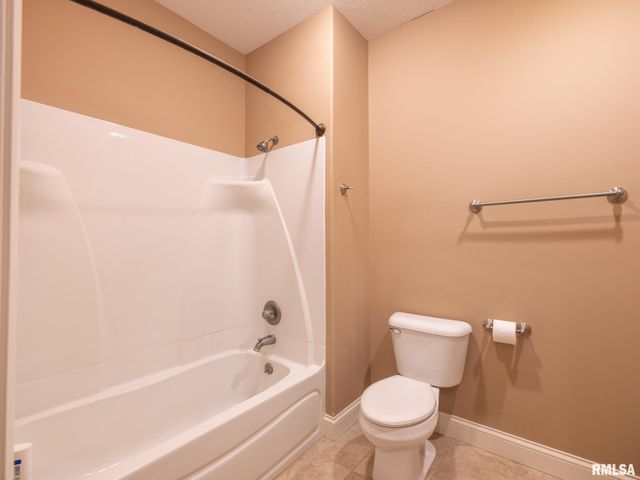 2422 W AUGUSTA Drive, Dunlap, IL 61525