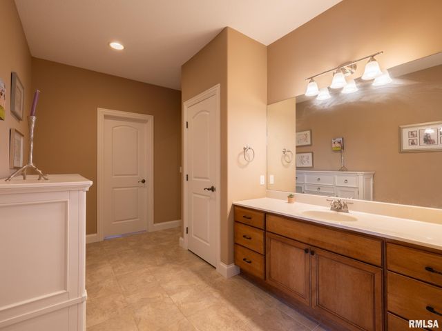 2422 W AUGUSTA Drive, Dunlap, IL 61525