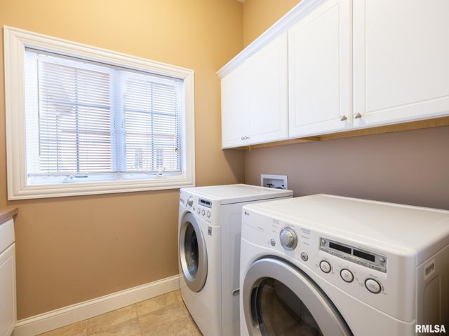 2422 W AUGUSTA Drive, Dunlap, IL 61525