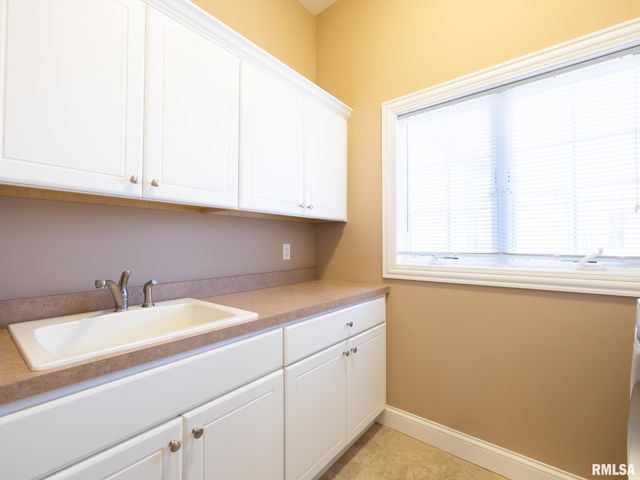 2422 W AUGUSTA Drive, Dunlap, IL 61525