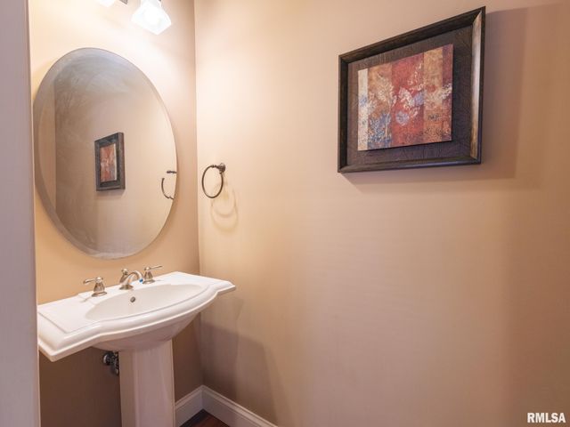 2422 W AUGUSTA Drive, Dunlap, IL 61525