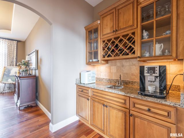 2422 W AUGUSTA Drive, Dunlap, IL 61525