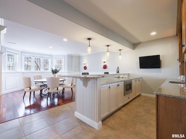 2422 W AUGUSTA Drive, Dunlap, IL 61525