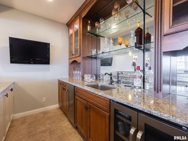 2422 W AUGUSTA Drive, Dunlap, IL 61525