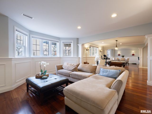 2422 W AUGUSTA Drive, Dunlap, IL 61525