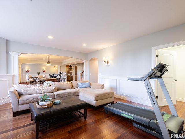 2422 W AUGUSTA Drive, Dunlap, IL 61525