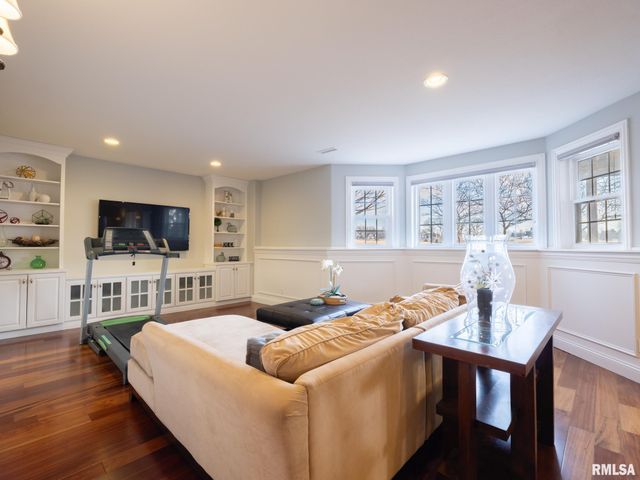 2422 W AUGUSTA Drive, Dunlap, IL 61525