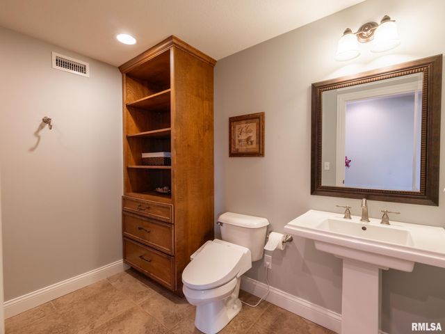 2422 W AUGUSTA Drive, Dunlap, IL 61525