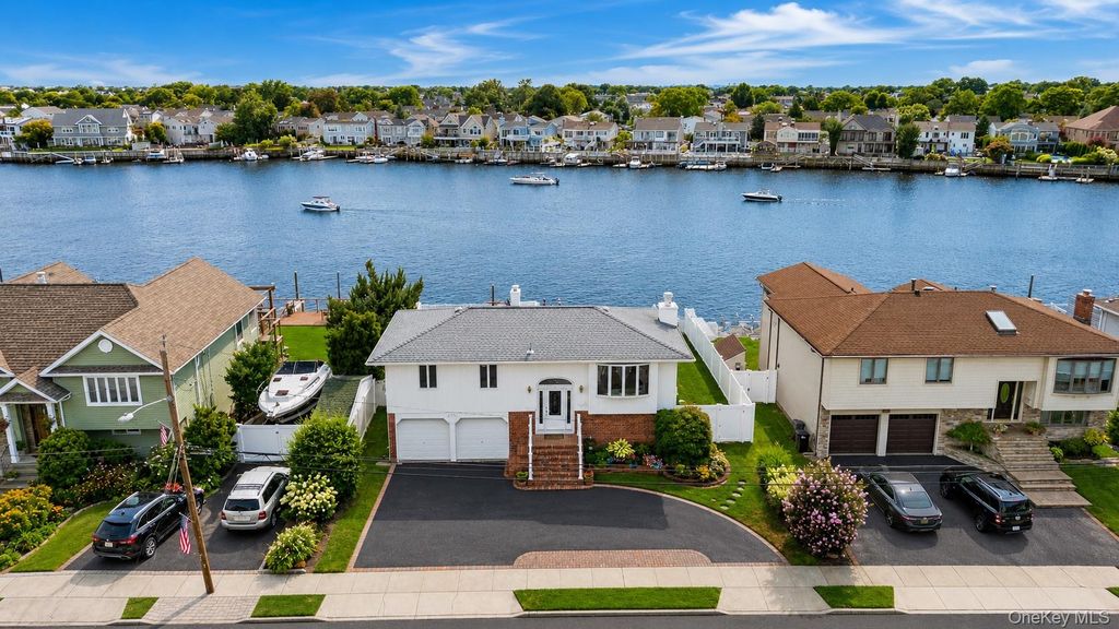 2718 Riverside Drive, Wantagh, NY 11793 — exterior