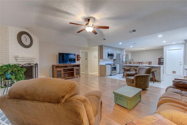 17559 S Compass Rose Circle Circle, Crosby, TX 77532