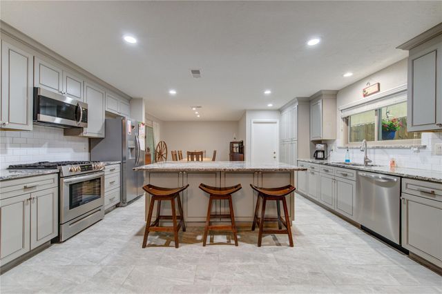 17559 S Compass Rose Circle Circle, Crosby, TX 77532