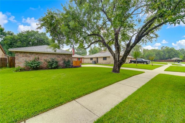 17559 S Compass Rose Circle Circle, Crosby, TX 77532