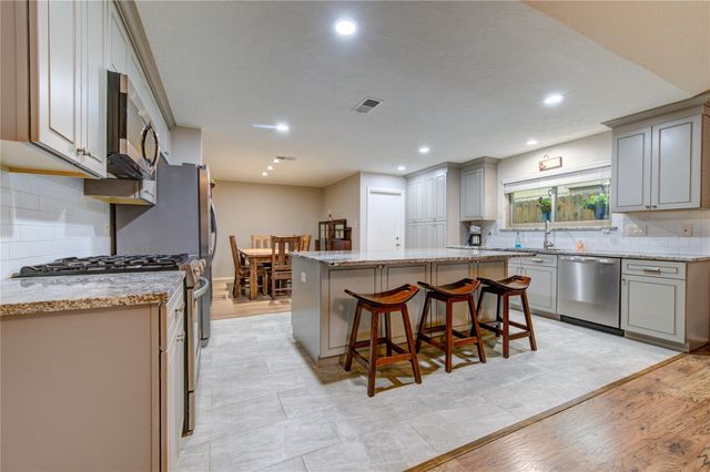 17559 S Compass Rose Circle Circle, Crosby, TX 77532